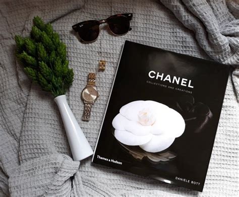 Livro Chanel – Collections and Creations .